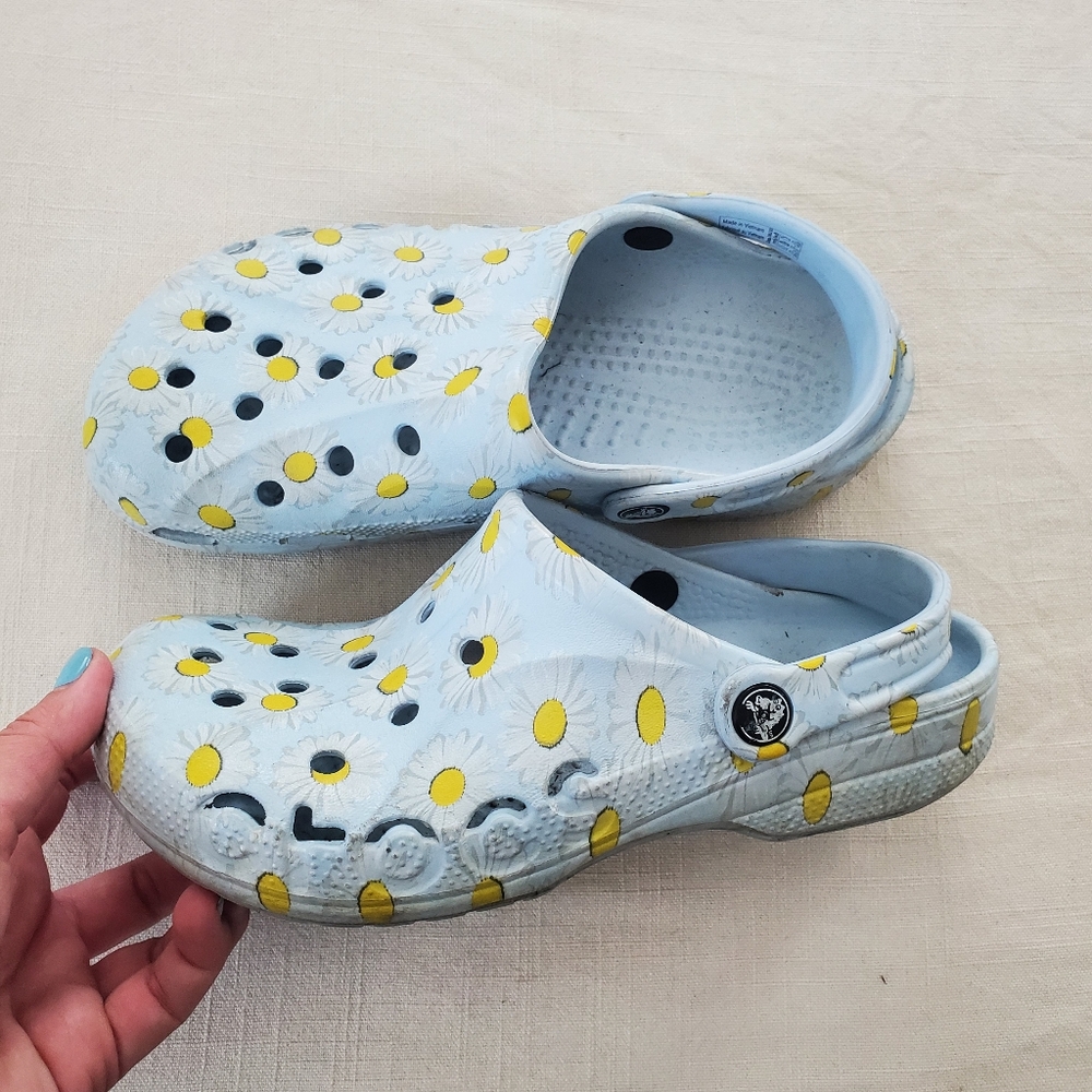 Crocs daisy blue women's 8 men's 6 - Picture 1 of 9
